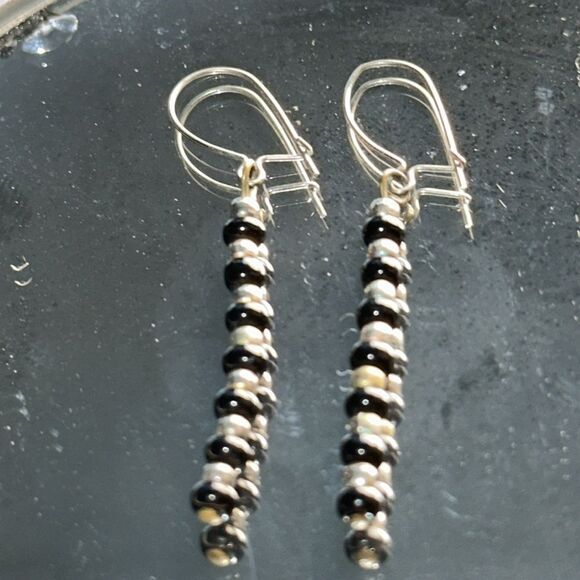 Small black & silver bead wire drop earrings - Picture 2 of 2